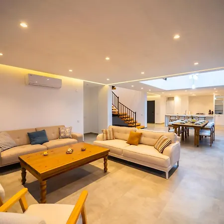 Villa Deniz Manzarali Genis Tatil Villasi Kaş