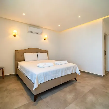 Deniz Manzarali Genis Tatil Villasi Villa Kaş