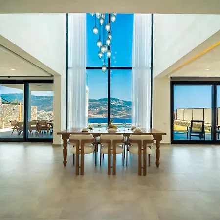 Deniz Manzarali Genis Tatil Villasi Kaş