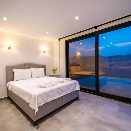 Deniz Manzarali Genis Tatil Villasi * Kaş