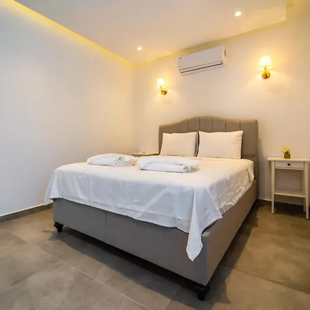 Deniz Manzarali Genis Tatil Villasi Kaş