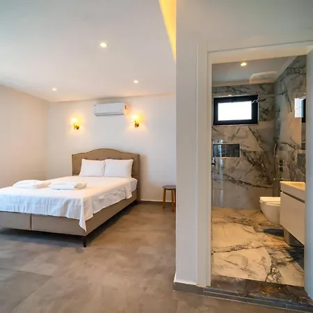 Deniz Manzarali Genis Tatil Villasi Villa Kaş