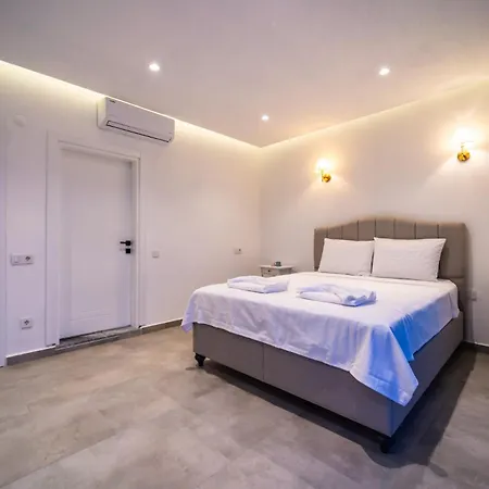 Deniz Manzarali Genis Tatil Villasi Villa Kaş