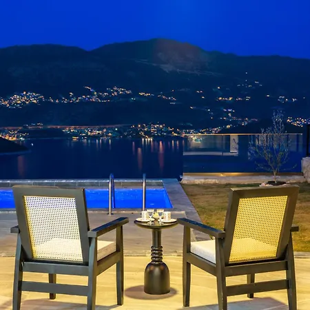 Deniz Manzarali Genis Tatil Villasi Kaş