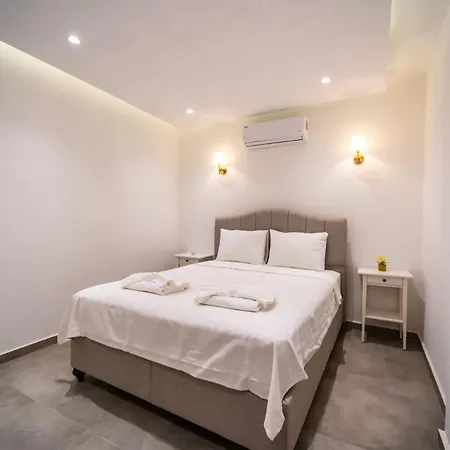Deniz Manzarali Genis Tatil Villasi Villa Kaş