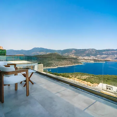 Deniz Manzarali Genis Tatil Villasi Kaş
