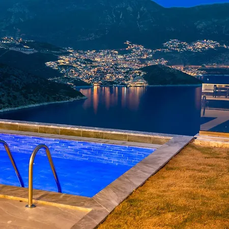 Deniz Manzarali Genis Tatil Villasi Kaş