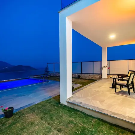 Deniz Manzarali Genis Tatil Villasi Villa Kaş