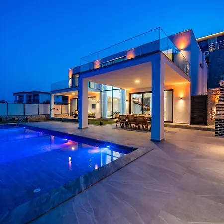 Deniz Manzarali Genis Tatil Villasi * Kaş