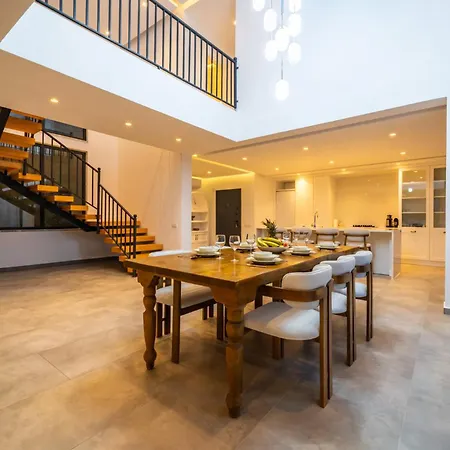 Deniz Manzarali Genis Tatil Villasi Villa Kaş